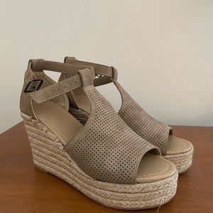 Women’s shoes wedge